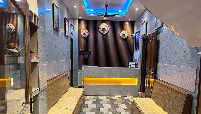 Hotel Baroda lobby
